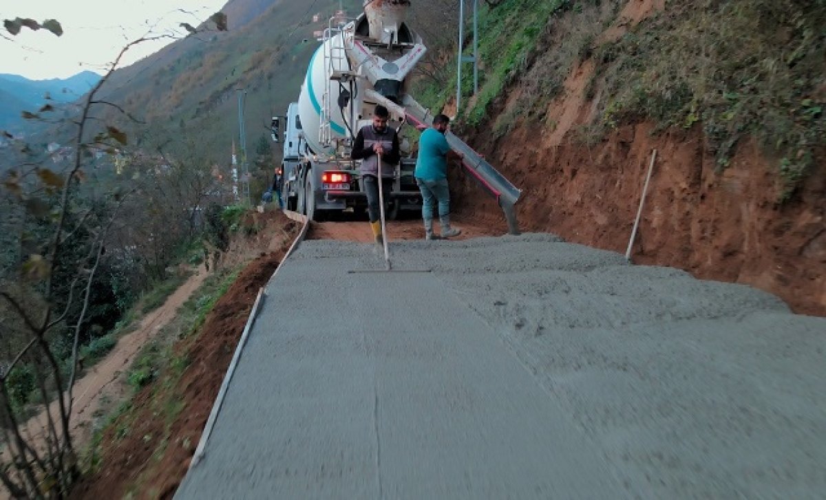 DERELİ'DE 6 KM YOL BETONLANDI