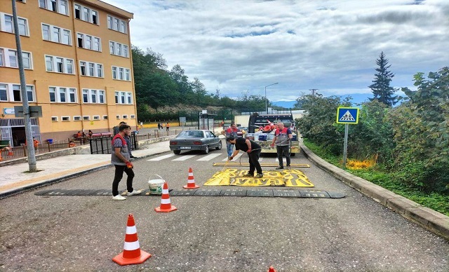 ÇİZGİLERE DİKKAT EDİN!