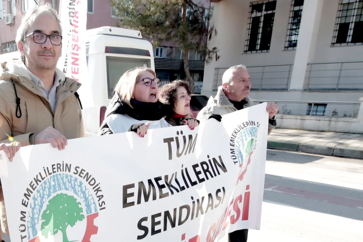 Emeklilerden Zam Tepkisi: Geçinemiyoruz