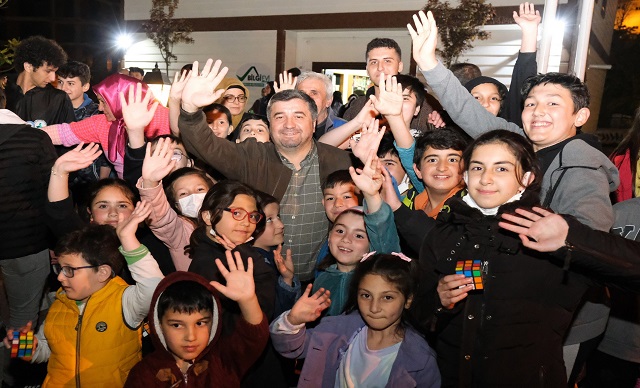 ÖĞRENCİLERE BAŞARILAR DİLEDİ