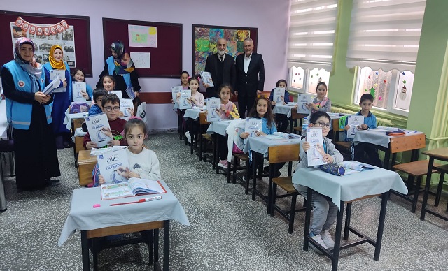 Okul Kütüphanelerine Hediye