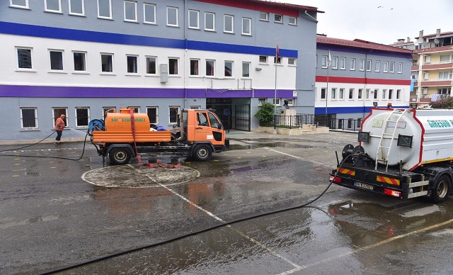 OKULLARIN BAHÇELERİ ÖZENLE TEMİZLENDİ
